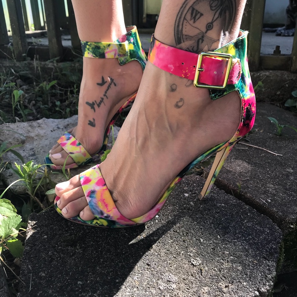 Multicolored Steve Madden high heels size 9